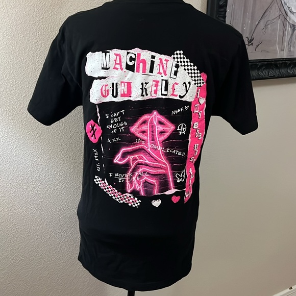 Machine Gun Kelly - Picture 3 of 5